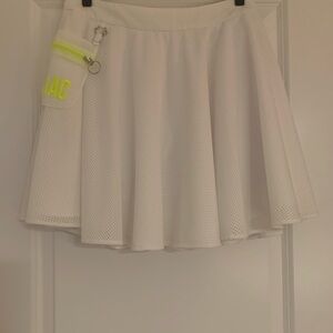 NWT Women’s WAAC Golf Skort. White Mesh w/Neon Accents. Lined. Size 4.